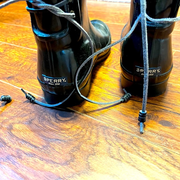 Sperry - Picture 3 of 3